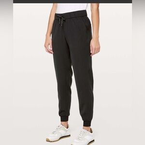 Lululemon Black On The Fly Jogger Size 6